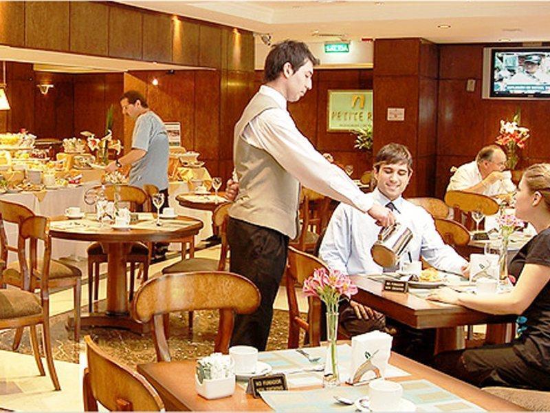 Howard Johnson Hotel 9 De Julio Avenue Buenos Aires Eksteriør billede