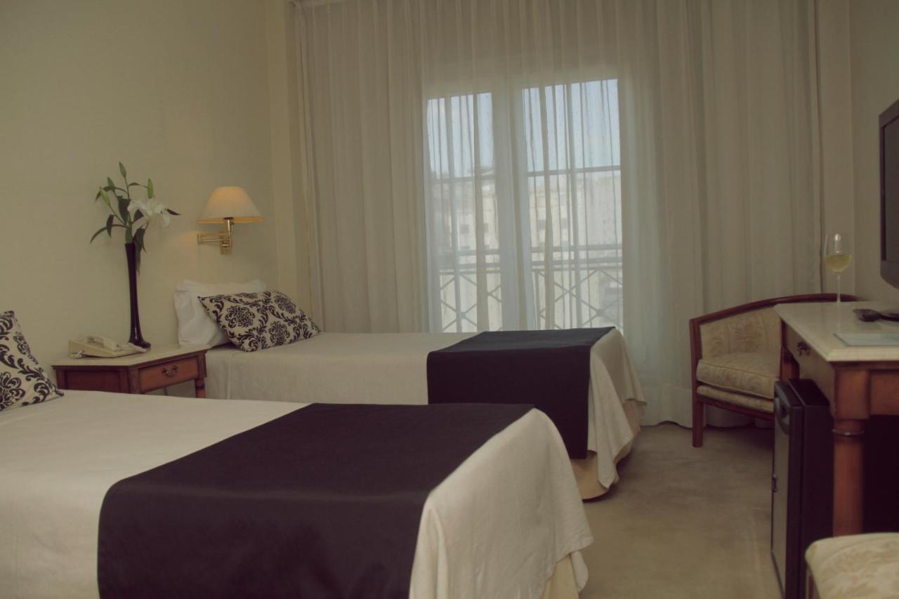 Howard Johnson Hotel 9 De Julio Avenue Buenos Aires Eksteriør billede